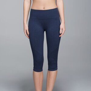 dark blue reversible cropped Lululemon leggings